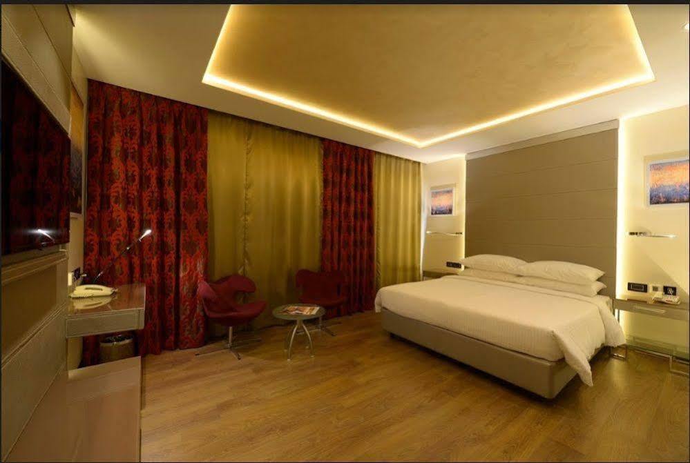 Genesis Hotel Near Mumbai Airport Екстер'єр фото